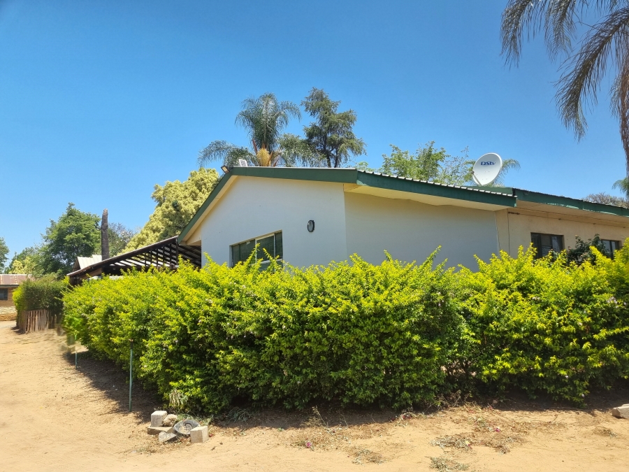 Commercial Property for Sale in Waterval East North West